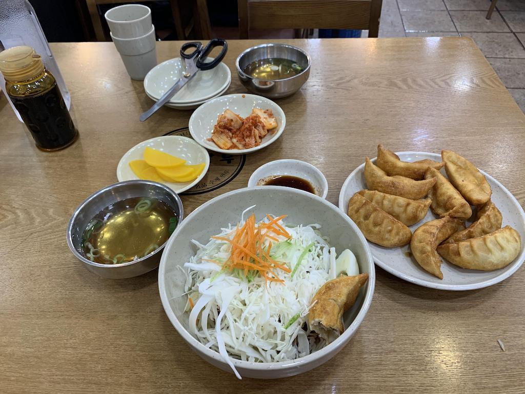 보영만두 쫄면과 군만두