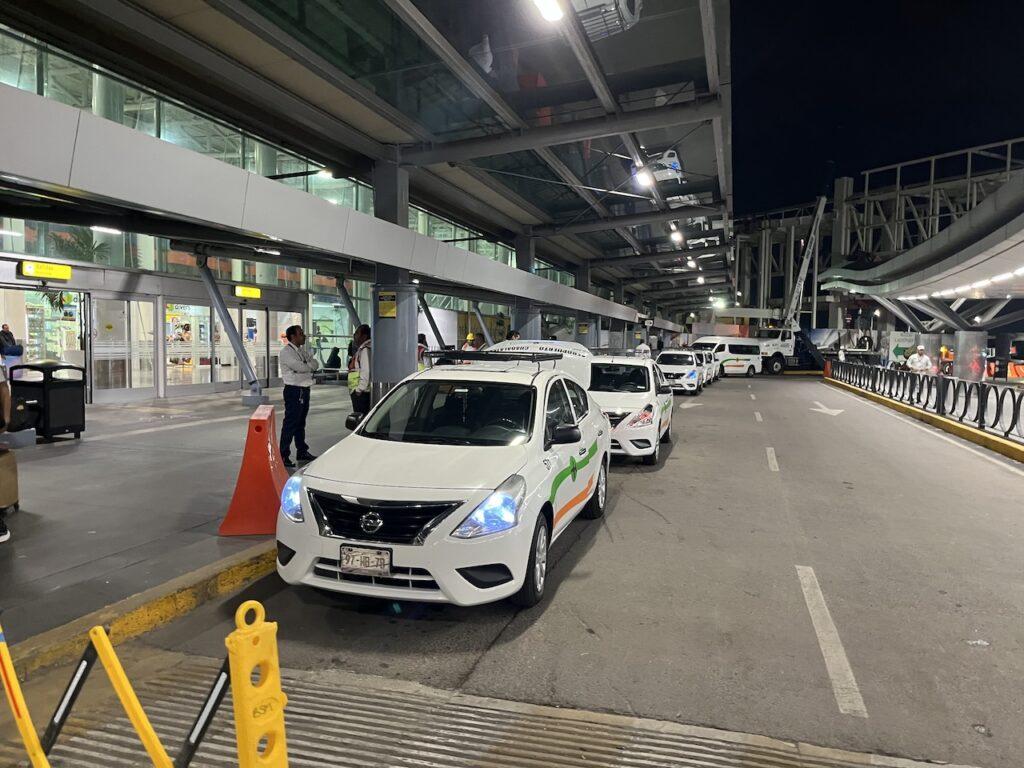 2026 과달라하라 공항에서 시내 이동 3가지 방법: 우버 승차 위치, 공항 택시, 시내버스 비교