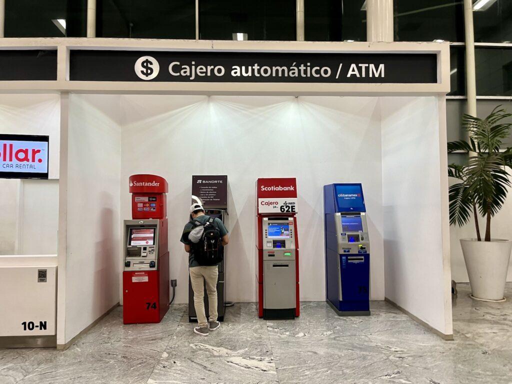 멕시코에서 페소로 환전하는 3가지 방법(공항, 센트로, ATM) 관련 사진 및 안내