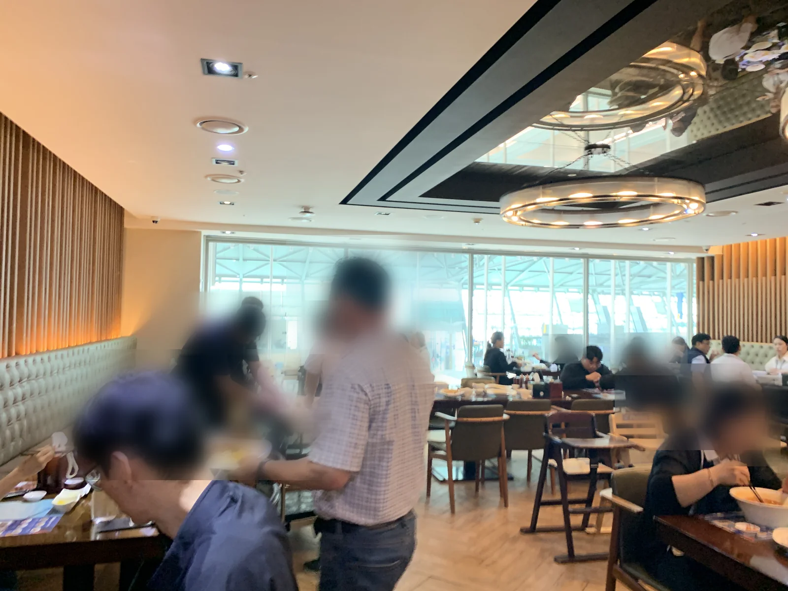 포베이 테이블 기본 세팅과 소스 반찬
