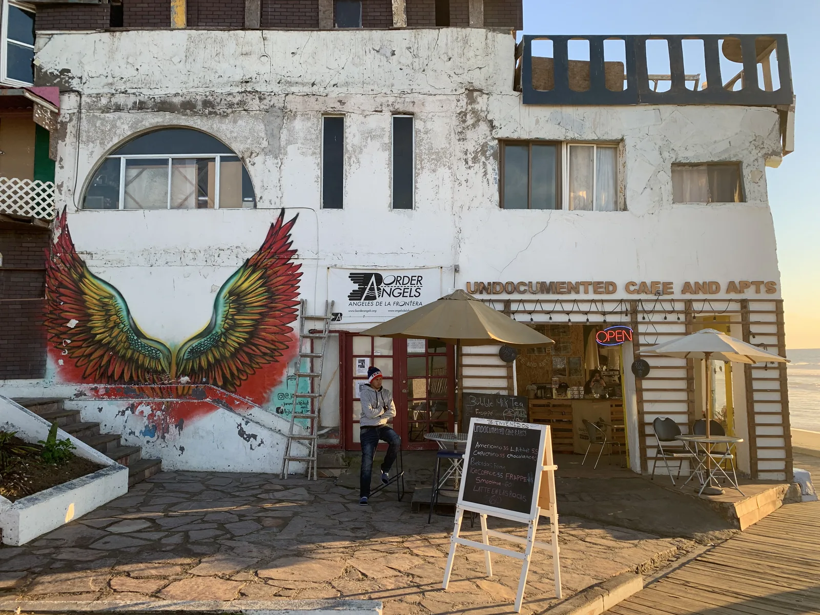 샌이시드로 트롤리 전철역 안내판과 승강장 전경