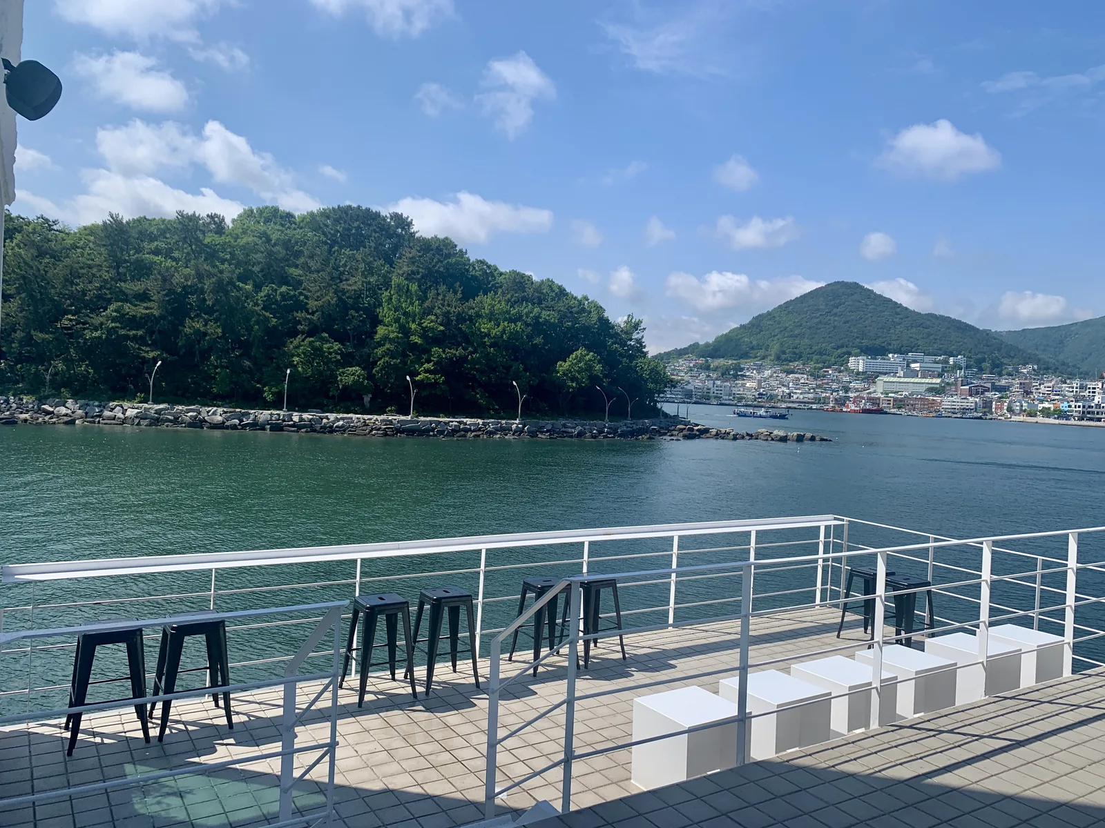 Terraza al aire libre frente al mar