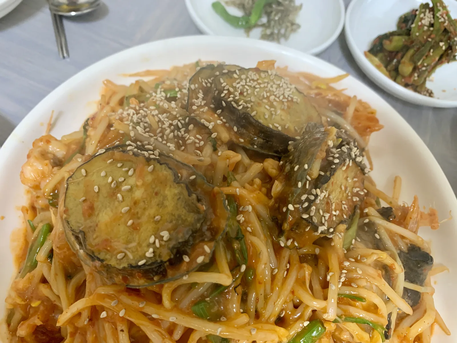 Traditional Korean side dishes at Pungsan Sikdang